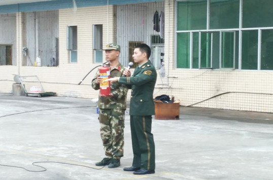 侨洋伙伴学习使用灭火器 侨洋伙伴学习使用灭火器