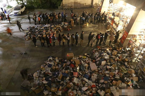 瞧瞧:双十一结束后快递纷纷爆仓1 瞧瞧:双十一结束后快递纷纷爆仓1