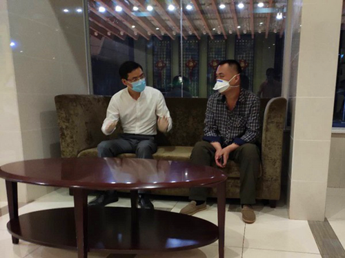 中国驻塞拉利昂大使胡张良看望韩文涛 中国驻塞拉利昂大使胡张良看望韩文涛